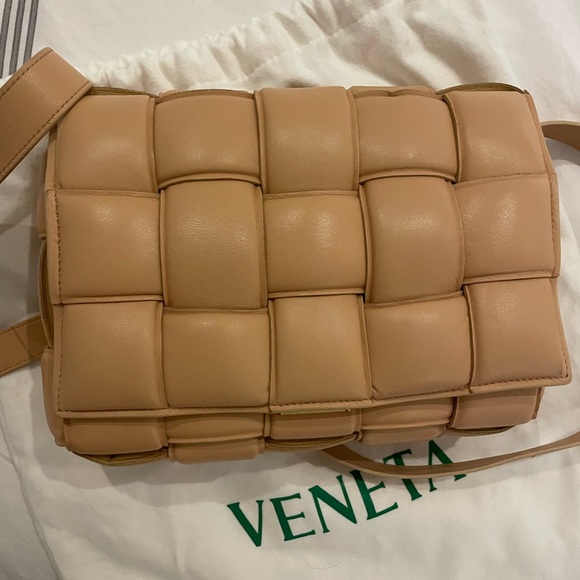 Bottega Veneta cassette bag in almond - Picture 6 of 6